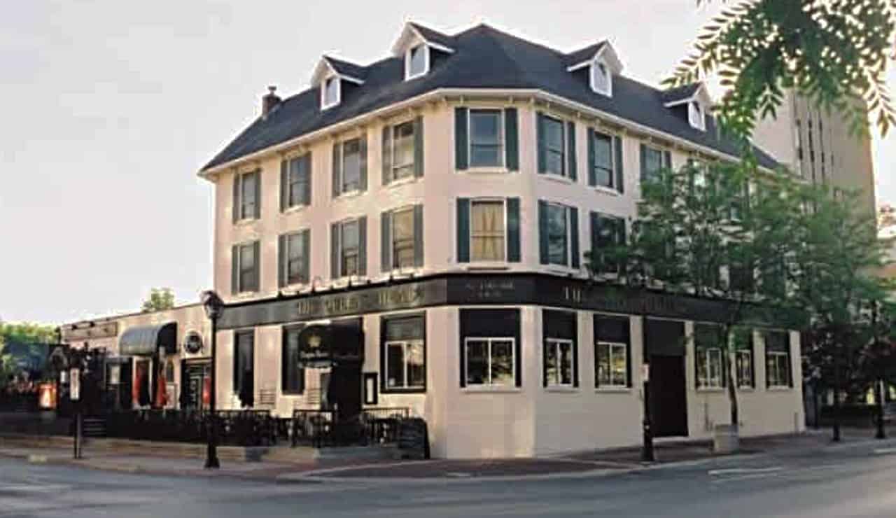 Queen's Head 400 Brant Burlington restaurant dining pub