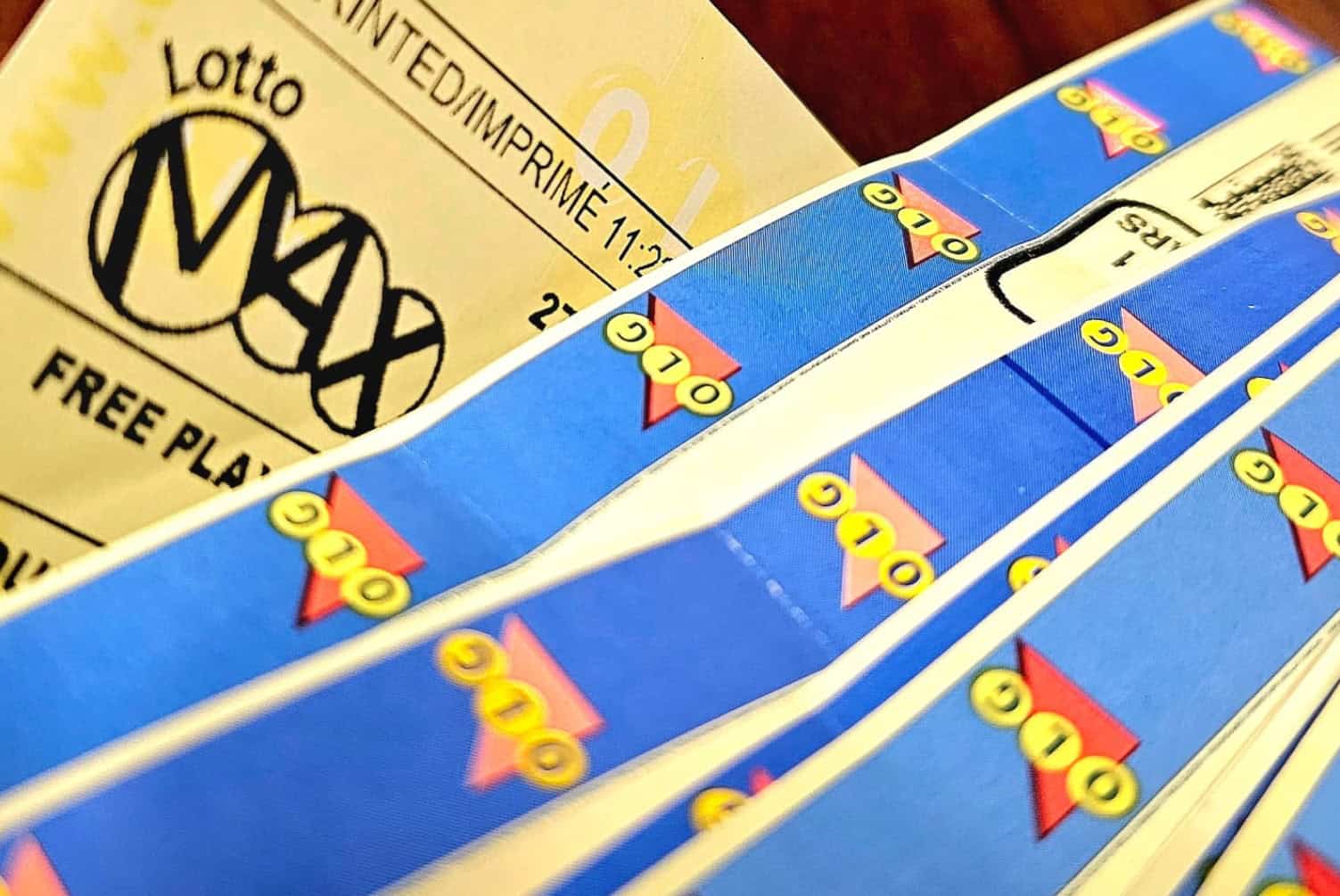 Lottery jackpot reaches record $75 million in Canada