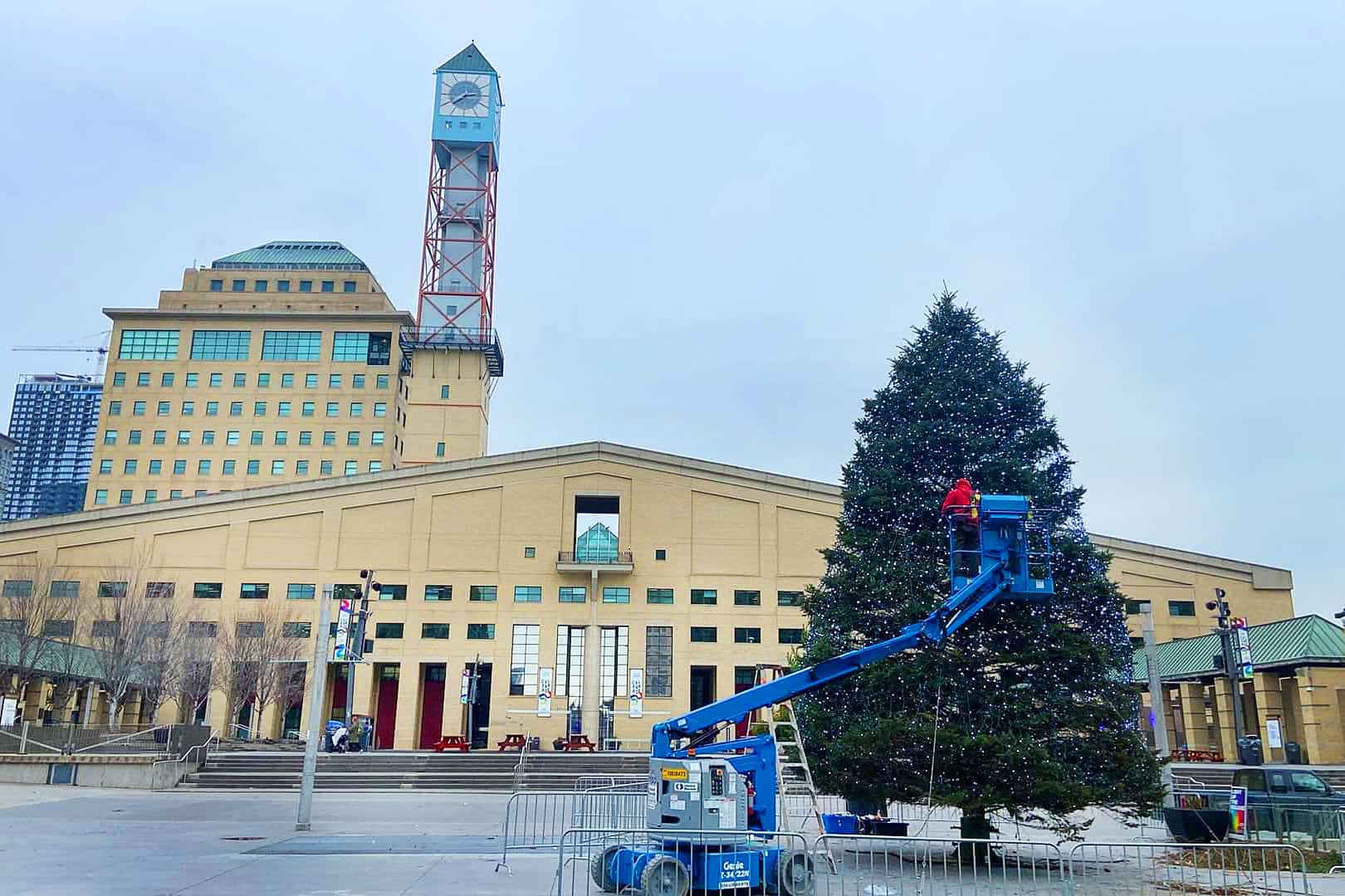 christmas tree light up mississauga 2024