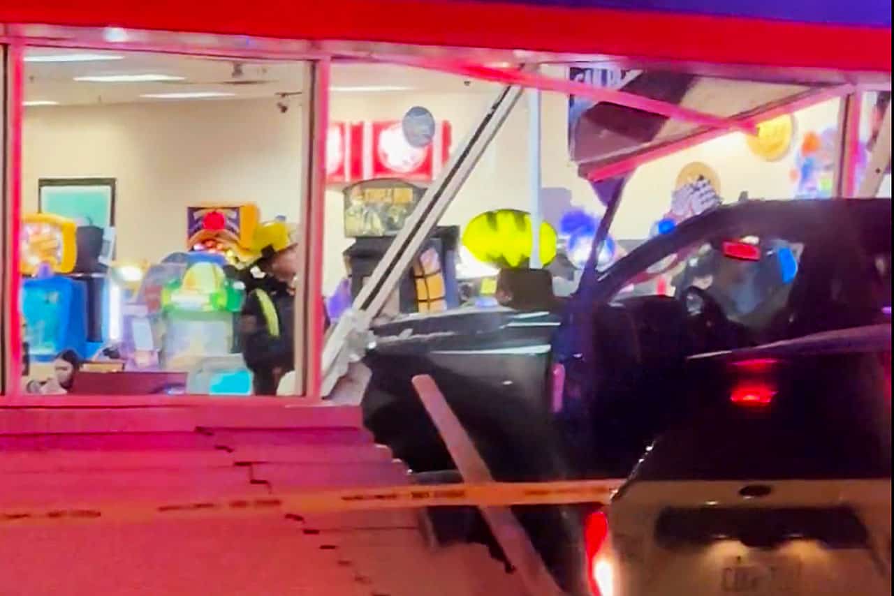 chuck e cheese crash mississauga