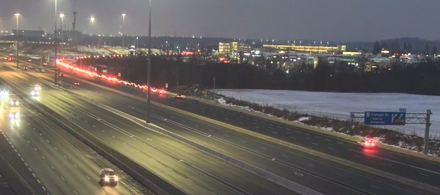 highway, 401, traffic, congestion, boxing day, shopping, police, report, outlet, mall, Halton, Mississauga, Ontario.