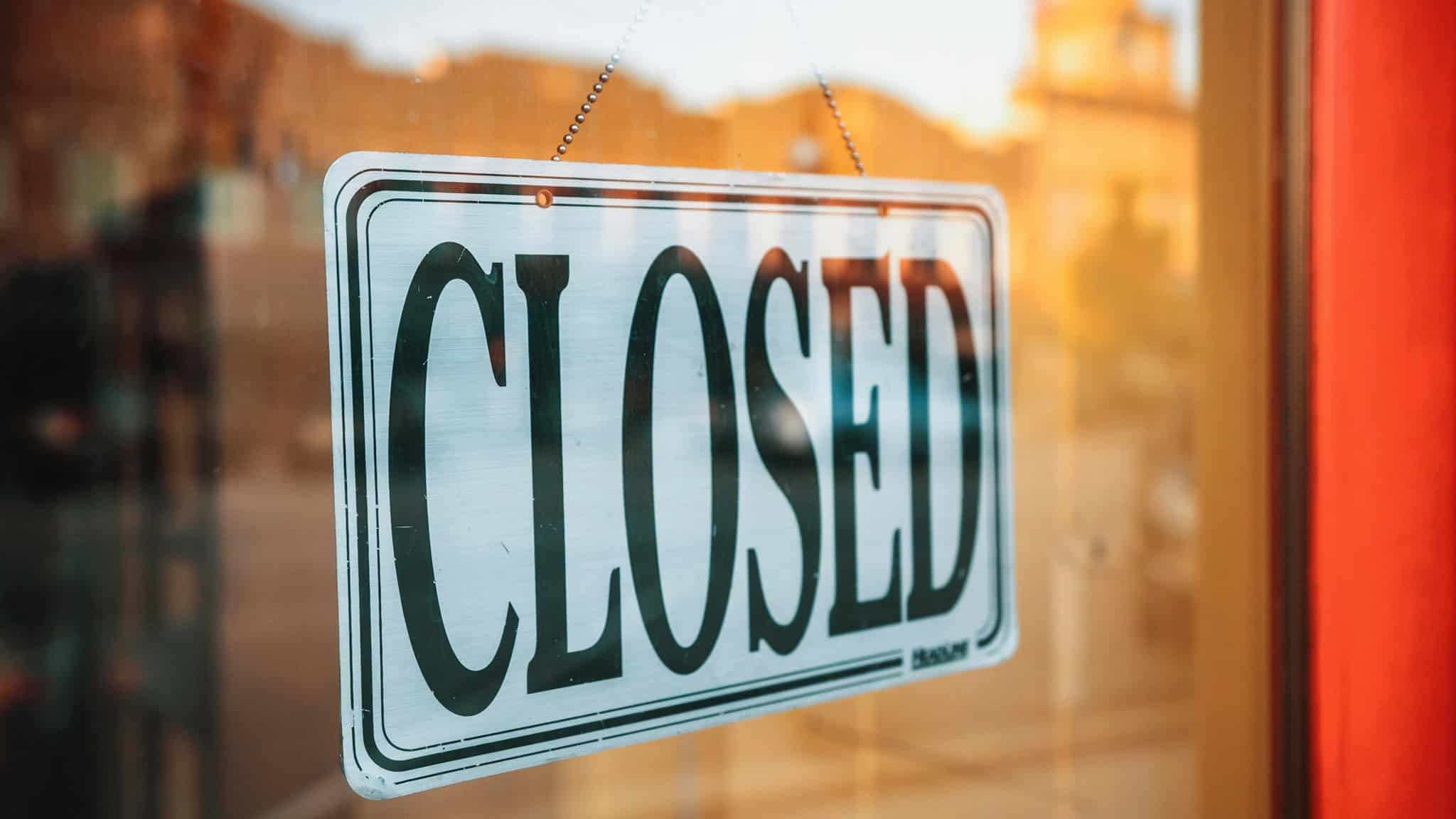 eddie bauer closing canada