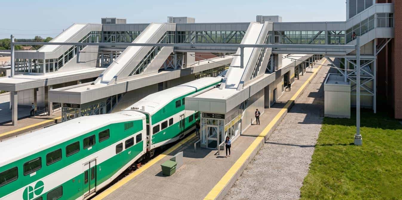 Oakville GO transit train metrolinx