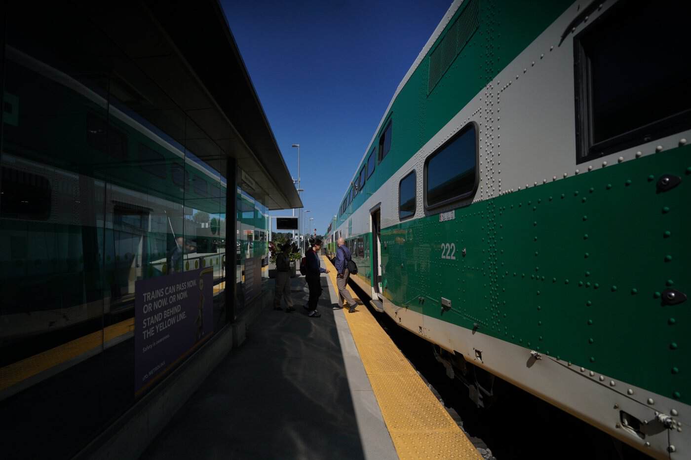 Near-collision of GO trains in Burlington after crew missed stop signal: TSB report